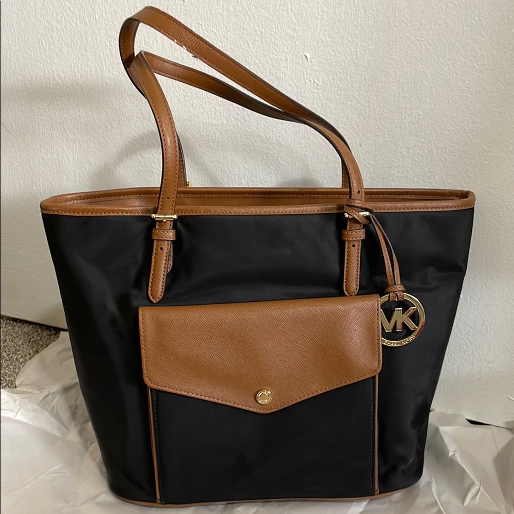 Michael Kors multi pocket tote purse